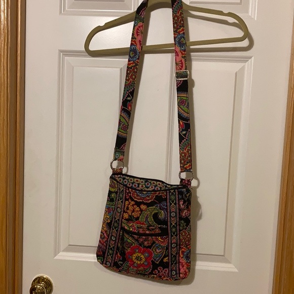Vera Bradley Bag. - Picture 3 of 7